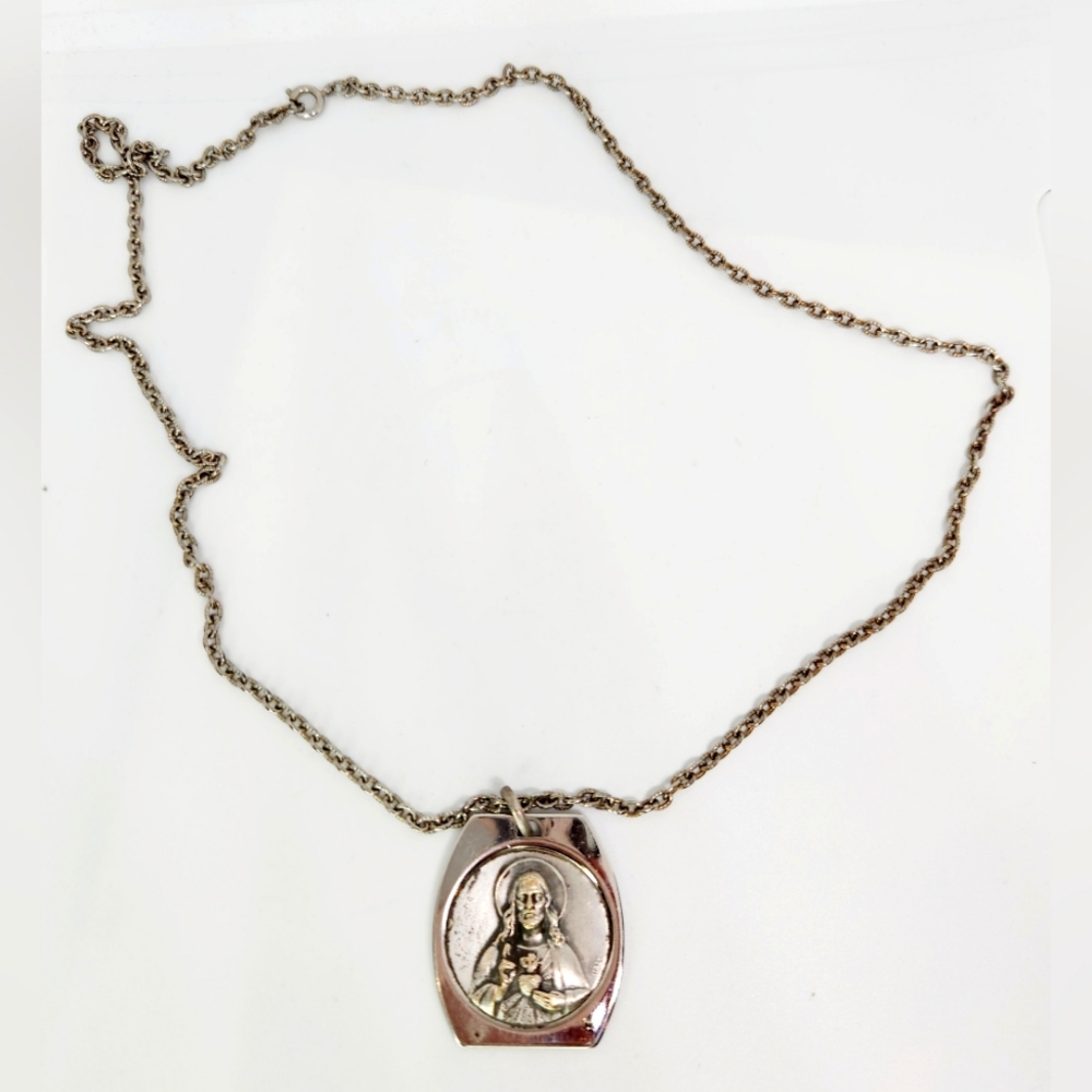 Catholic Sacred Heart of Jesus Coin Pendant Necklace Vtg Silver Tone 22" Chain